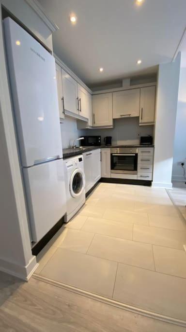 Stunning Modern 2Bed Apt Near Dublin City& Airport エクステリア 写真